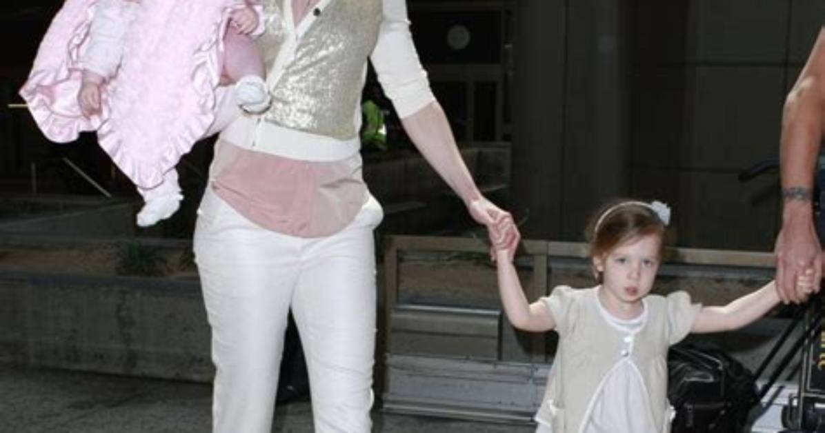 Nicole Kidman Carries Babies Like They’re Sacks of Potatoes