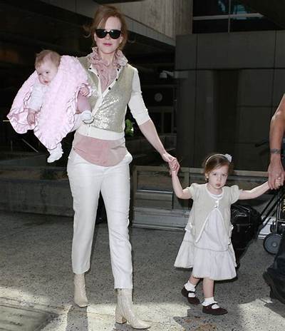 Nicole Kidman Carries Babies Like They’re Sacks of Potatoes