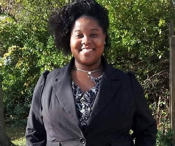 Nicole Paris - Age, Family, Bio