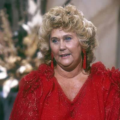 Noelene Edwards Bio (Wiki)