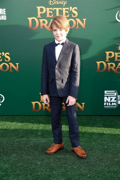 Oakes Fegley Height, Weight, Net Worth, Age, Birthday, Wikipedia, Who, Instagram, Biography