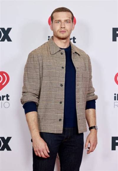 Oliver Stark Net Worth - Wiki, Age, Weight and Height, Relationships, Family, and More