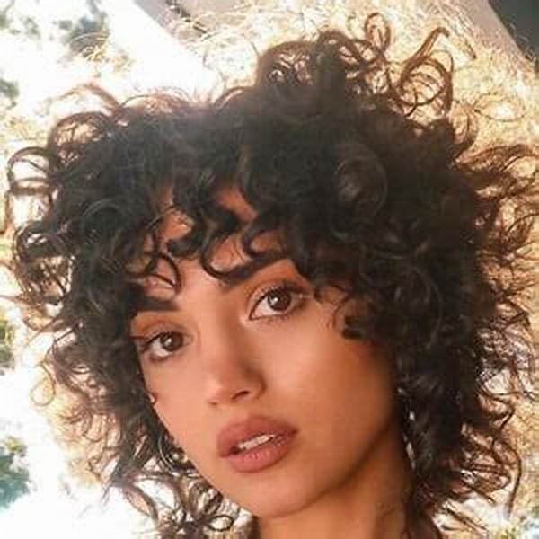 Olivia Calabio - Age, Family, Bio