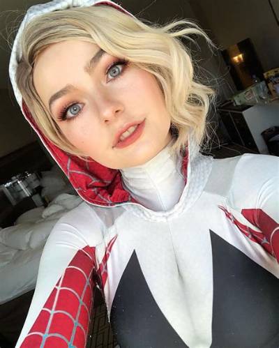 Omgcosplay - Age, Family, Bio