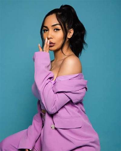 Pao Castillo - Age, Family, Bio