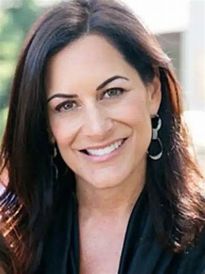 Paula Hart Net Worth - Wiki, Age, Weight and Height, Relationships, Family, and More