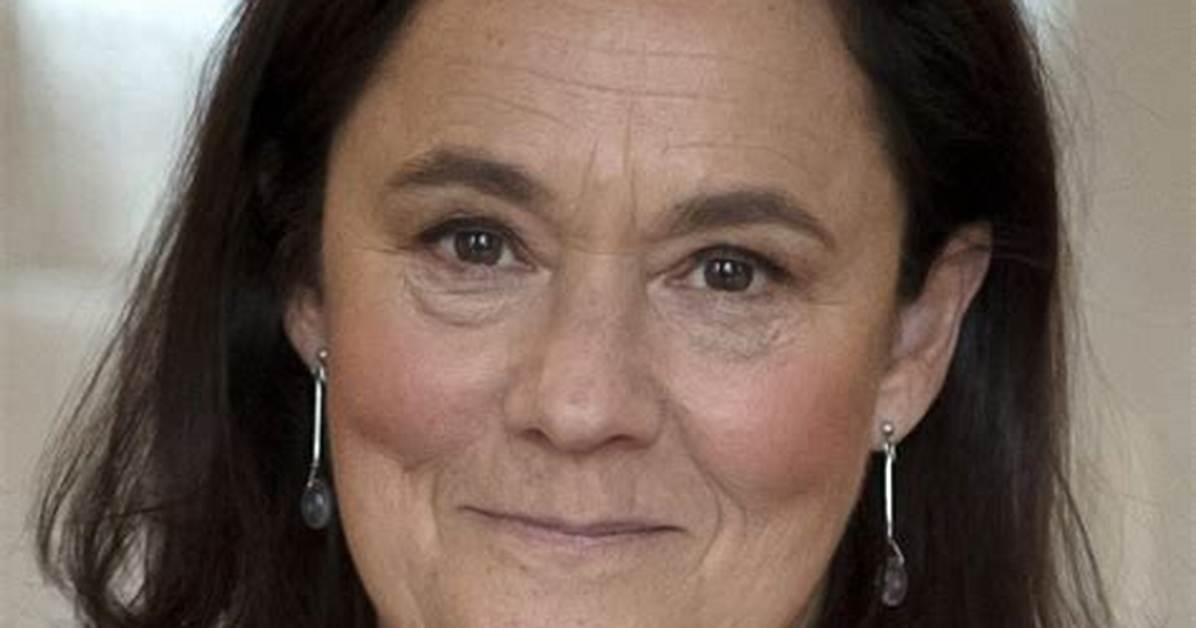 Pernilla August - Age, Family, Bio