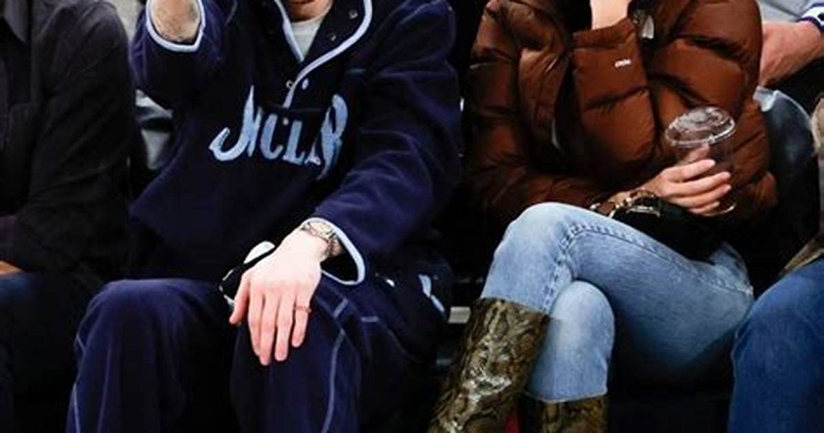 Pete Davidson & Emily Ratajkowski Looked Pretty Official at the Knicks Game