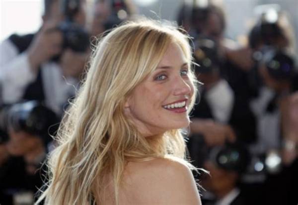 Peter Farrelly Admits He Flashed Women on Set