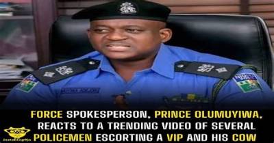 Prince Olumuyiwa Reacts to the Photo of a Police Woman Helping Her Principal Carry Her Handbag