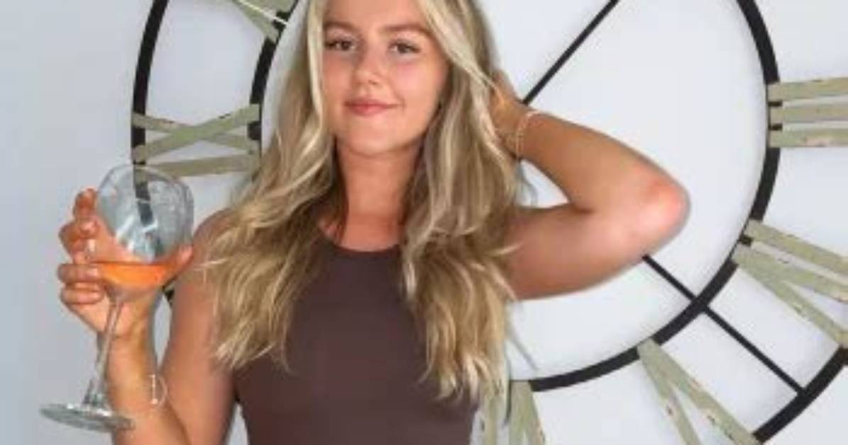 Rebecca Catherine Smith - Age, Family, Bio