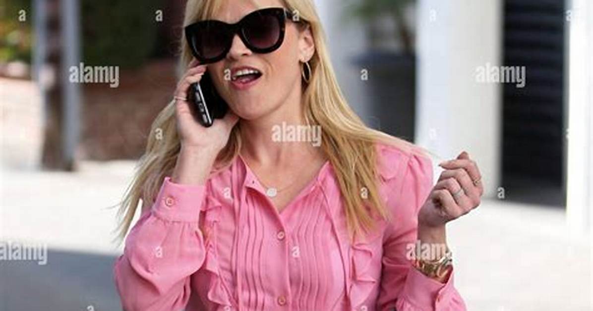 Reese Witherspoon Smiles for the Paps as She Heads Back to Georgia: Obvious?