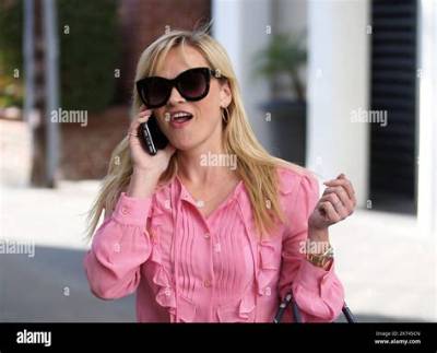 Reese Witherspoon Smiles for the Paps as She Heads Back to Georgia: Obvious?