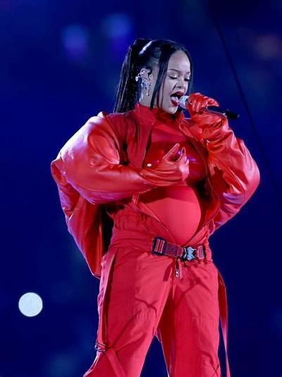 Rihanna, 33 Is Pregnant! the Singer Debuted Her Baby Bump Outing in New York City