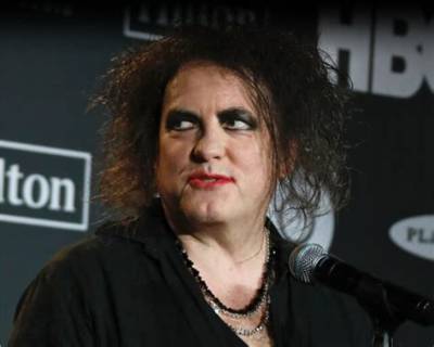 Robert Smith - Age, Family, Bio