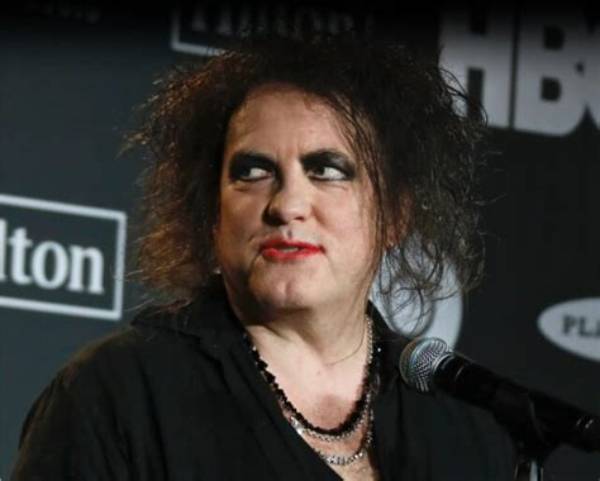 Robert Smith - Age, Family, Bio