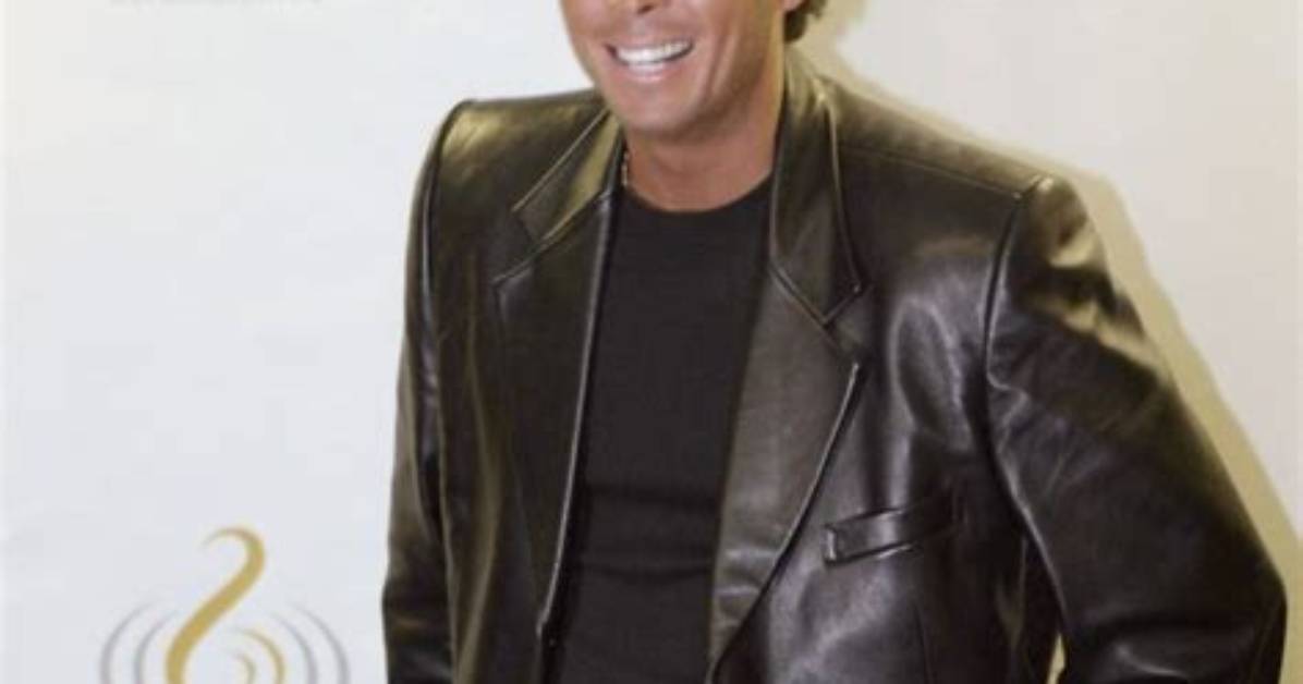 Roberto Palazuelos Net Worth - Wiki, Age, Weight and Height, Relationships, Family, and More