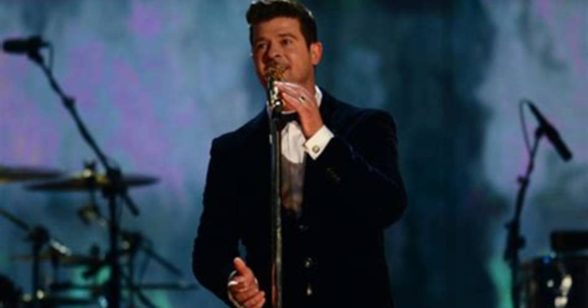 Robin Thicke Admits Onstage He’s Lost Without Paula