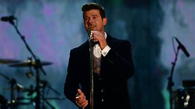 Robin Thicke Admits Onstage He’s Lost Without Paula
