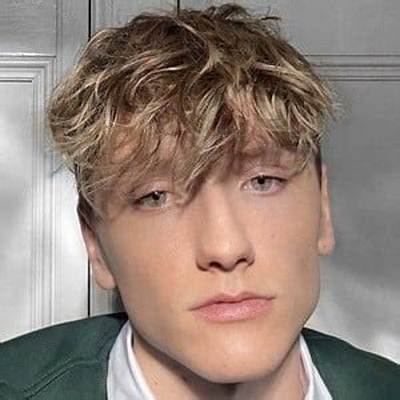 Rory Webley - Age, Family, Bio
