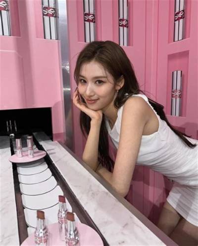 Sana Minatozaki Height, Weight, Net Worth, Age, Birthday, Wikipedia, Who, Instagram, Biography