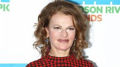 Sandra Bernhard Height, Weight, Net Worth, Age, Birthday, Wikipedia, Who, Nationality, Biography