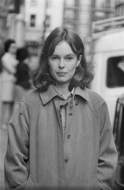 Sandy Dennis Net Worth - Wiki, Age, Weight and Height, Relationships, Family, and More