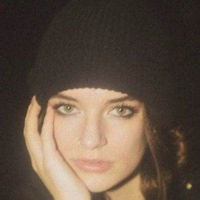 Sara Kays - Age, Family, Bio