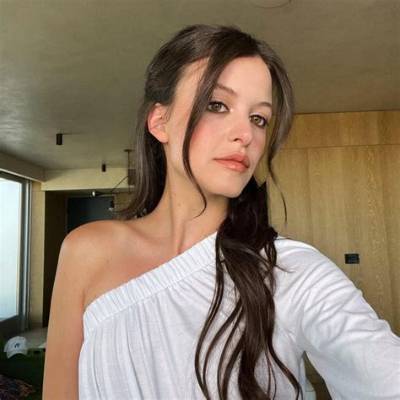 Sara Waisglass - Age, Family, Bio