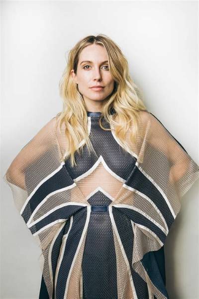 Sarah Carter Bio (Wiki)