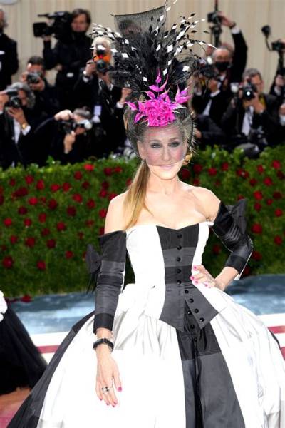 Sarah Jessica Parker Wore Christopher John Rogers to the 2022 Met Gala