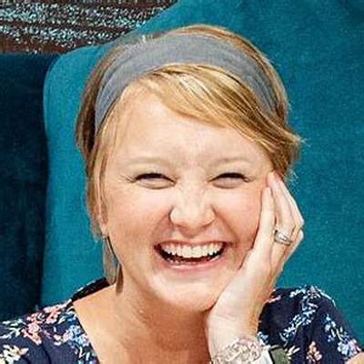 Sarah Mackenzie - Trivia, Family, Bio