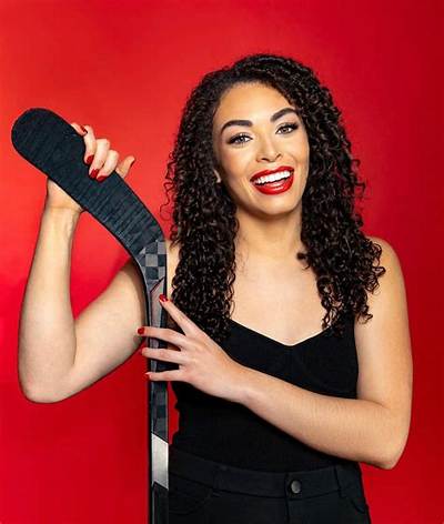 Sarah Walker - Age, Family, Bio