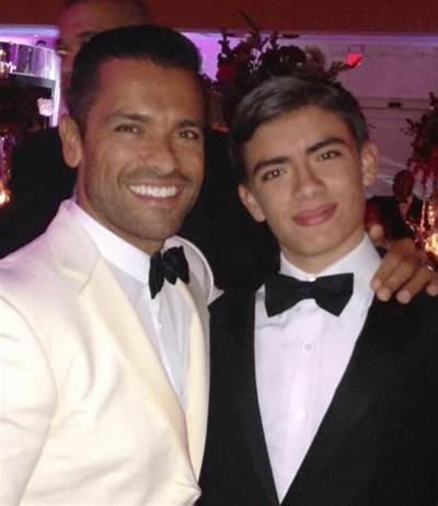Saul Consuelos Height, Weight, Net Worth, Age, Birthday, Wikipedia, Who, Nationality, Biography
