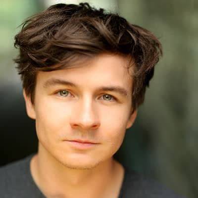 Scott Chambers Bio (Wiki)