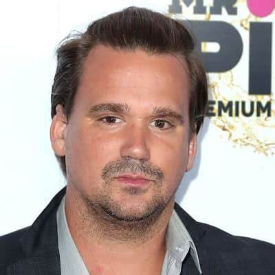 Sean Stewart - Age, Family, Bio