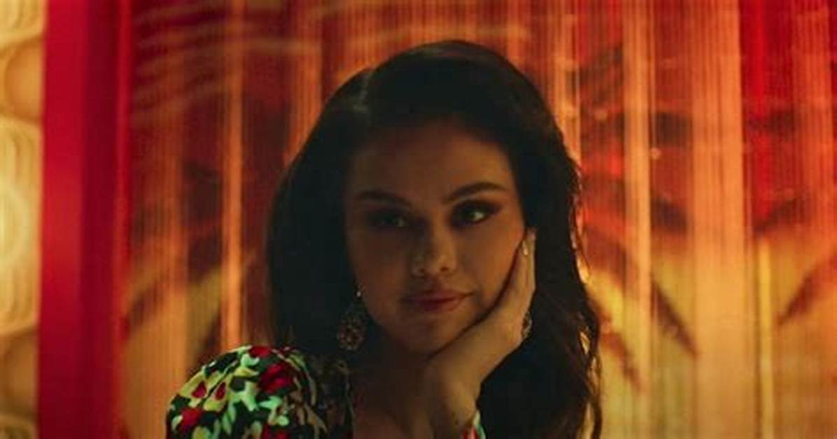 Selena Gomez Delivers a Creepy “Cougar” Love Declaration to Justin Bieber