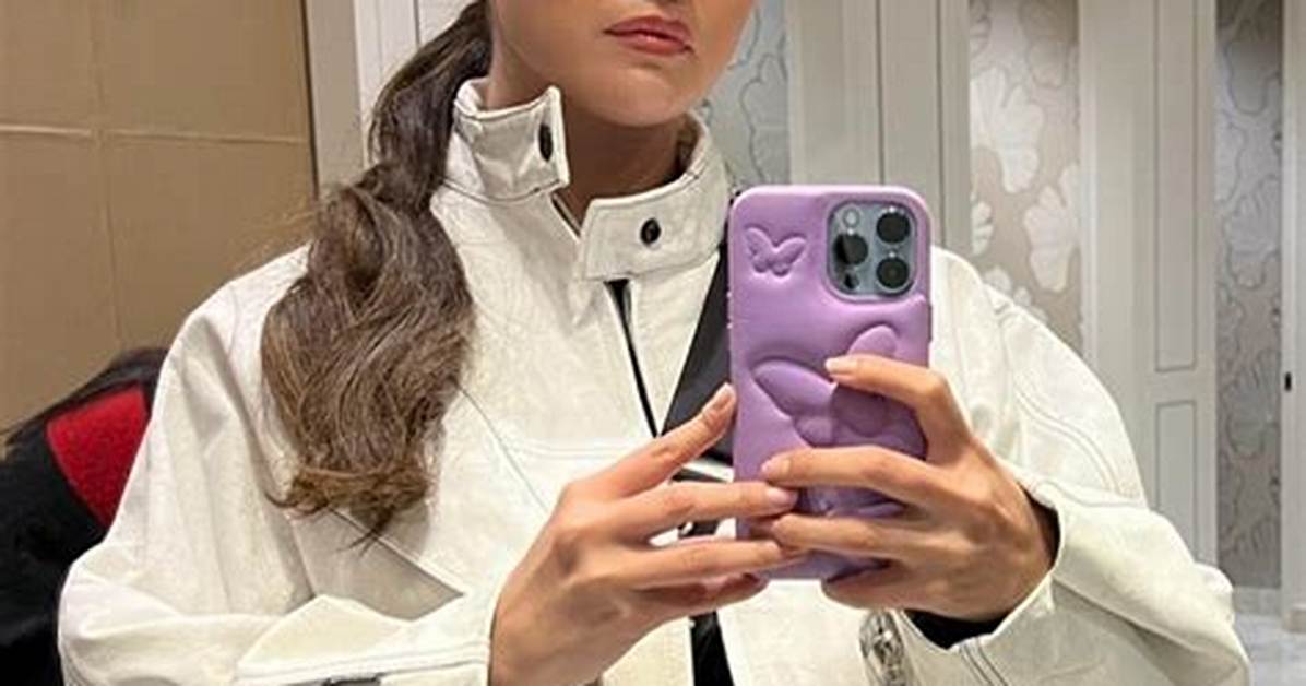 Selena Gomez Returns to Instagram Only a Week After 'Threatening' to Delete It Forever