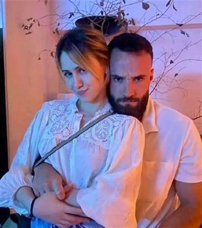Selin Hizli Husband – Is She Married? Partner Ethnicity and Parents