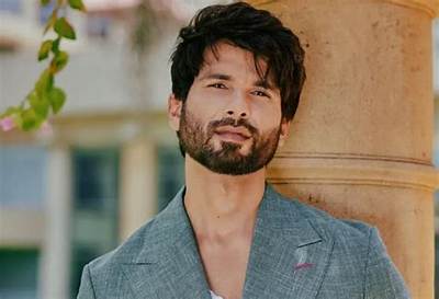 Shahid Kapoor Height, Weight, Net Worth, Age, Birthday, Wikipedia, Who, Instagram, Biography