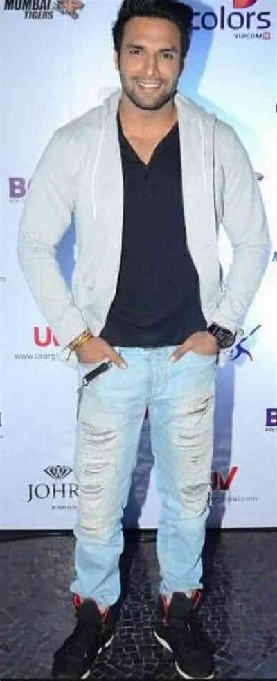 Shaleen Malhotra Height, Weight, Net Worth, Age, Birthday, Wikipedia, Who, Instagram, Biography