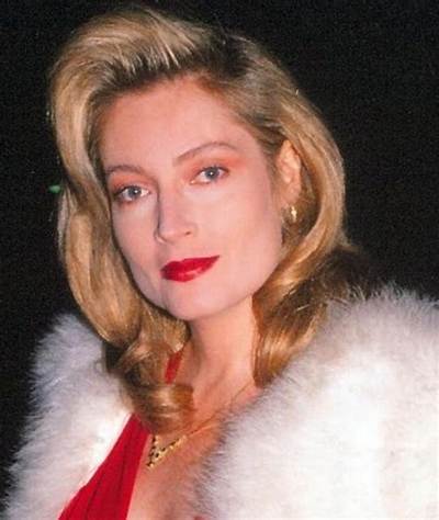 Sharon Wyatt - Age, Family, Bio