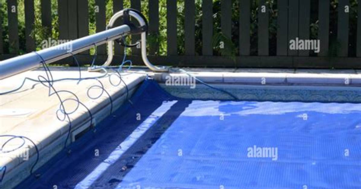 Should I Take My Pool Cover off During the Day?