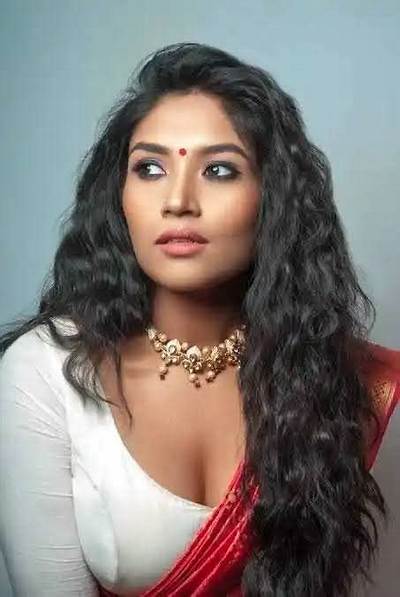 Shruti Bapna Height, Weight, Net Worth, Age, Birthday, Wikipedia, Who, Instagram, Biography
