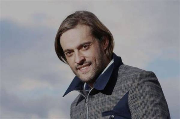 Singer Adam Barnard Died from Kidney Disease After Days in Coma, Confirms Wife Almitra Barnard