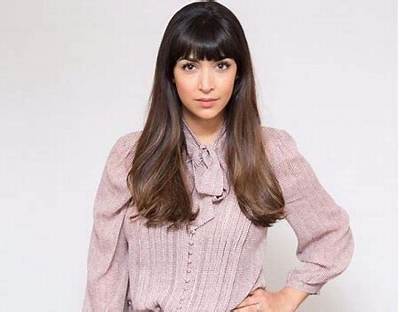 Single Parents Cast Hannah Simone's Bio, Husband, Net Worth, Parents, Age, Height.