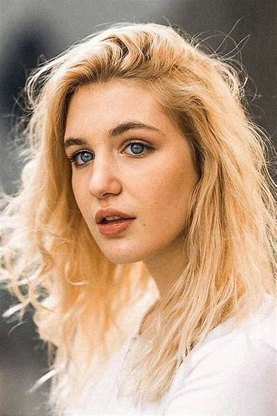 Sophie Nelisse - Age, Family, Bio