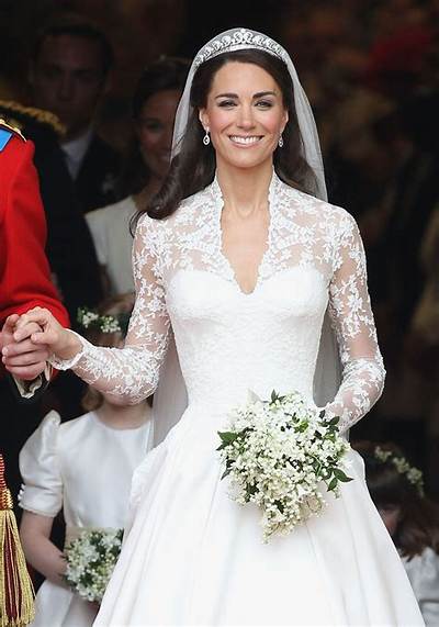 ‘Spare’: Duchess Kate Was a Wedding Karen About Charlotte’s Bridesmaid Dress