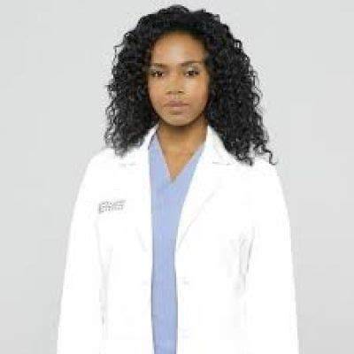 Stephanie Edwards - Age, Family, Bio