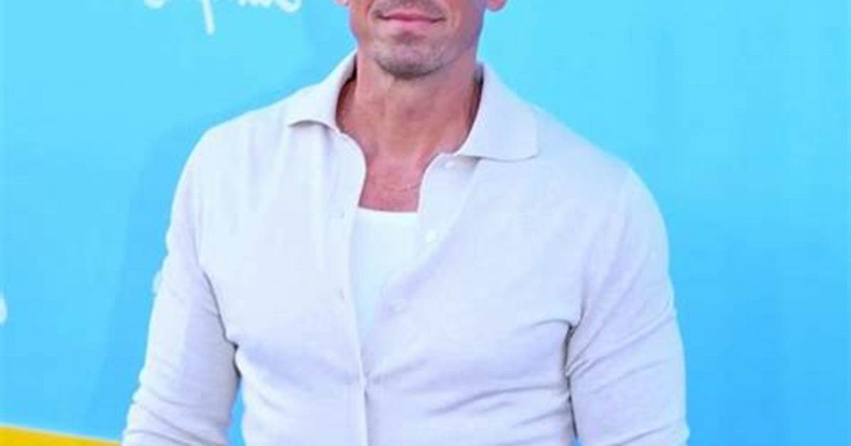 Steve Howey Net Worth - Wiki, Age, Weight and Height, Relationships, Family, and More